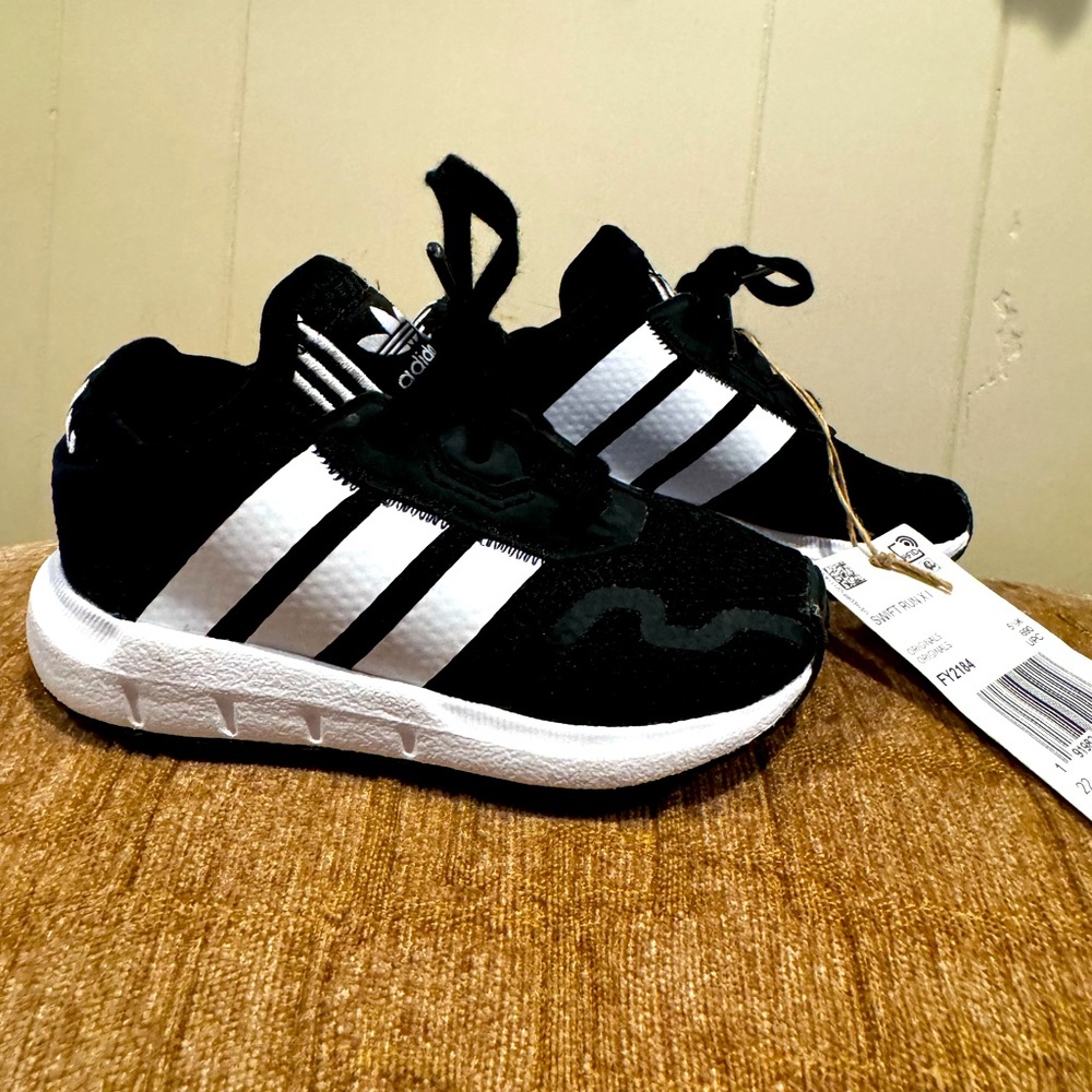 Adidas  Swift Run unisex toddler tennis shoe